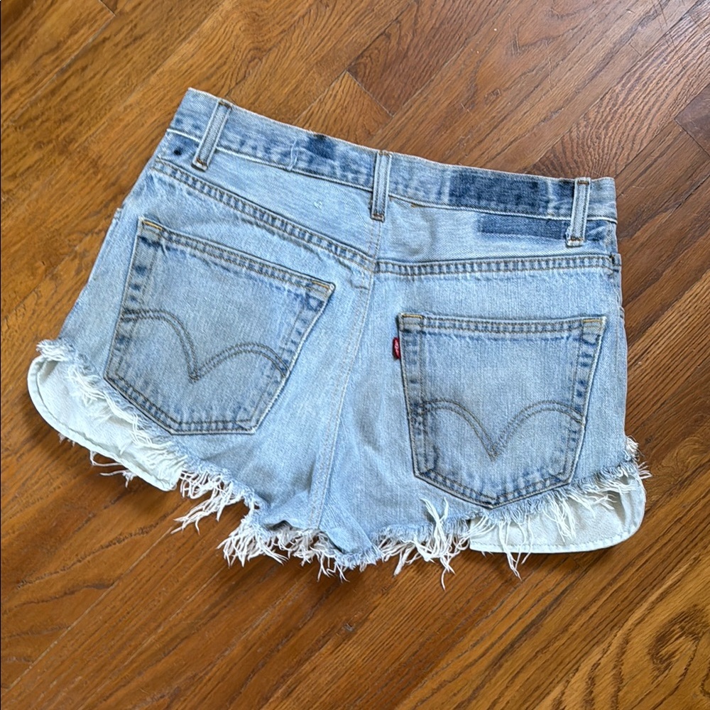 Vintage Levi 550 Frayed Shorts 28